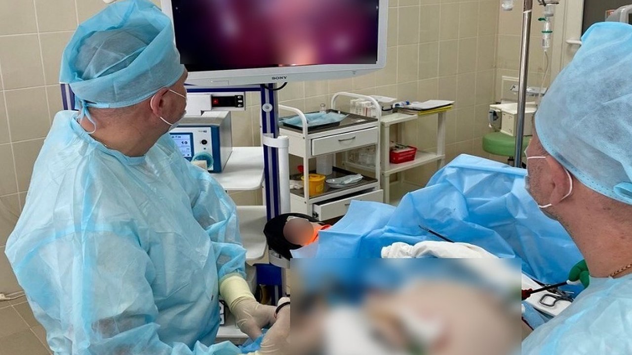 Главная картинка новости: Воронежские хирурги удалили из желчного протока 60-летней женщины три камня