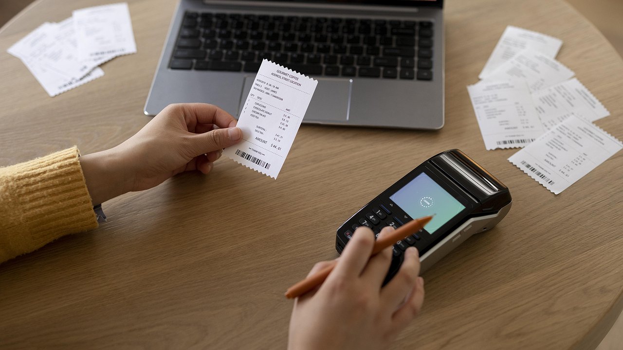 Главная картинка новости: Сколько лет хранить чеки об оплате ЖКУ - чеки выцвели и суд взыскал несуществующий долг