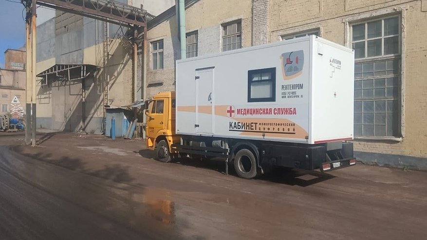 Главная картинка новости: В Семилуках врачи проверили здоровье 110 сотрудников химического предприятия на выезде