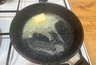 Миниатюра новости: Два пакетика этого чая заливаю кипятком: как очистить сковородку от жира и нагара