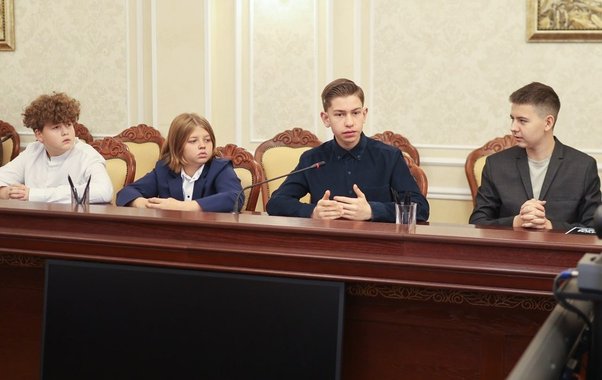 Петрин оценил туристические проекты воронежских школьников