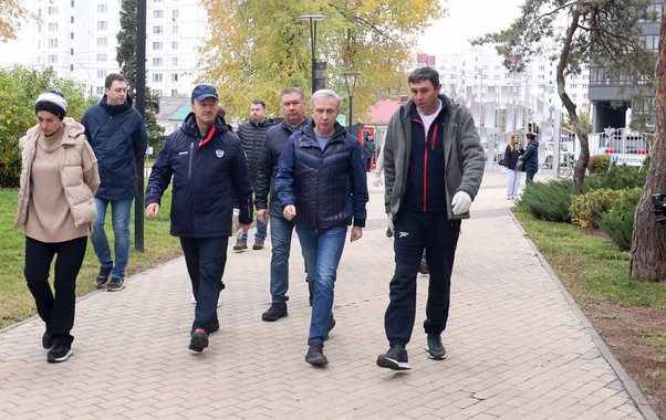 Воронежский парк Алые паруса пополнился новыми соснами