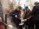 Председатель облдумы угостил воронежцев кашей в парке Патриотов
