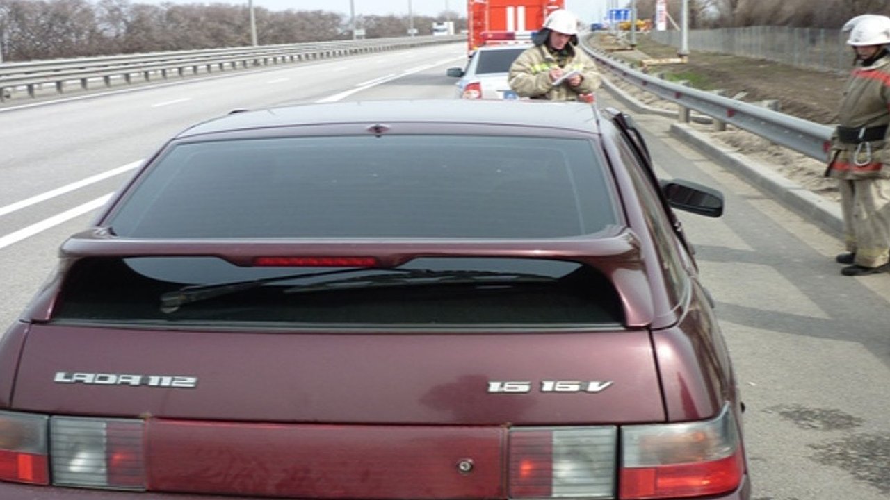 Главная картинка новости: В Петропавловском районе женщина за рулём не справилась с управлением и врезалась в препятствие