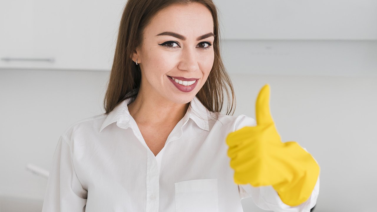 Главная картинка новости: Зачем умные хозяйки скупают бахилы: 5 неочевидных ролей для одноразового аксессуара