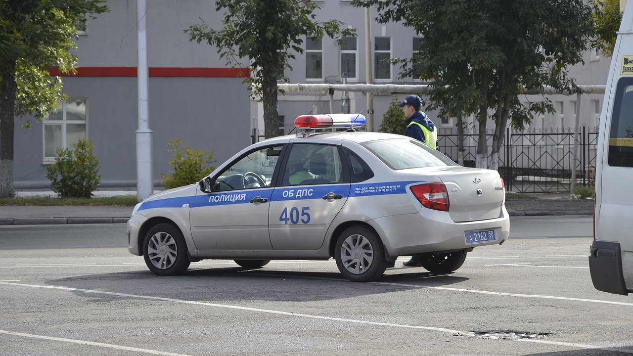 Главная картинка новости: Как ответить инспектору на просьбу открыть капот, чтобы он сразу отпустил