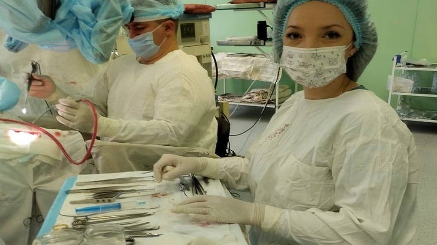 Главная картинка новости: Врачи БСМП №1 Воронежа впервые провели уникальную операцию на позвоночнике