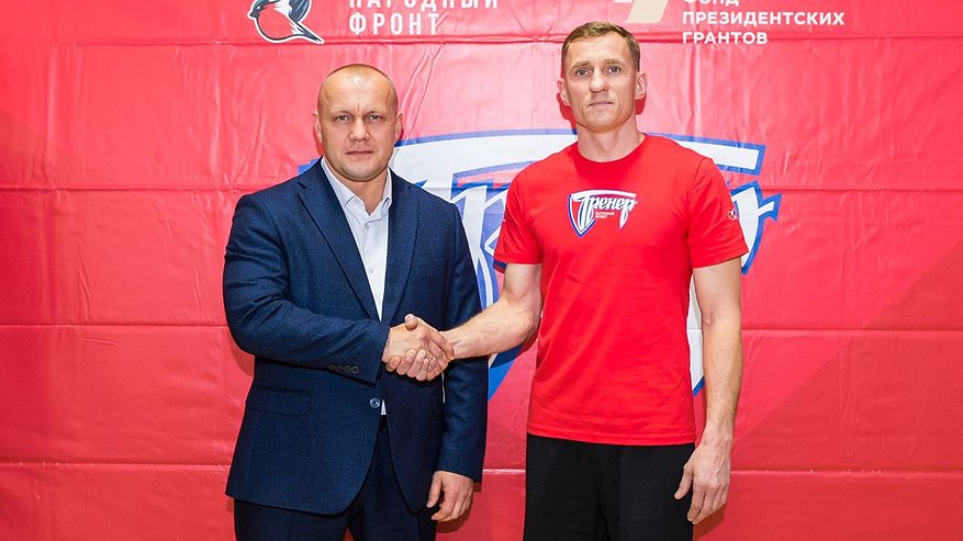 Главная картинка новости: Юным воронежским спортсменам организовали тренировку с чемпионом мира по боксу