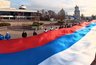 Миниатюра новости: На Советской площади Воронежа развернули 100-метровый флаг России ко Дню единства