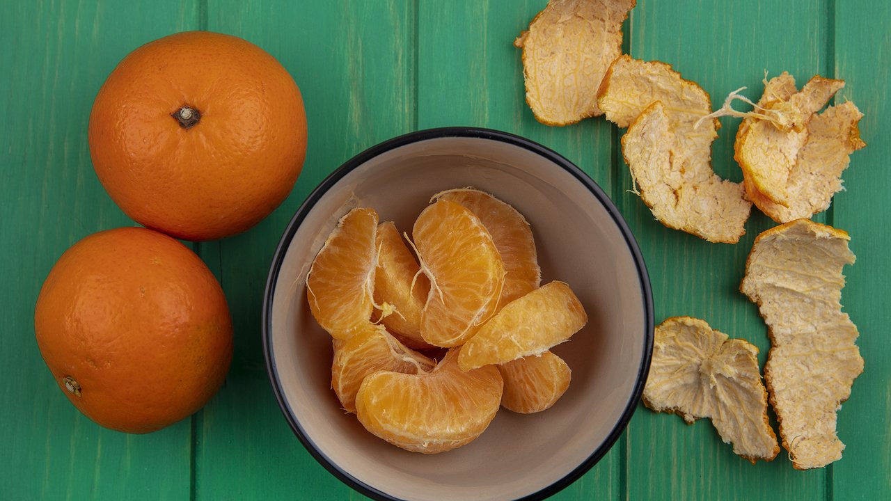 Главная картинка новости: Мандариновые корки для уборки: как приготовить эффективное средство