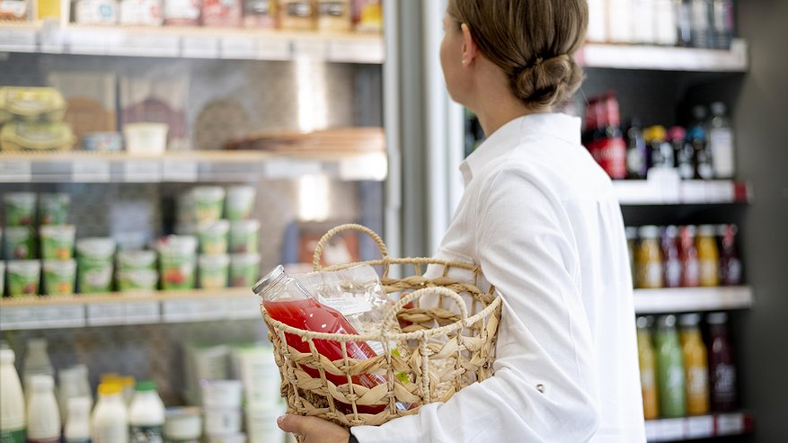 Главная картинка новости: Экономист назвал самые подешевевшие продукты: яйца и картофель лидируют