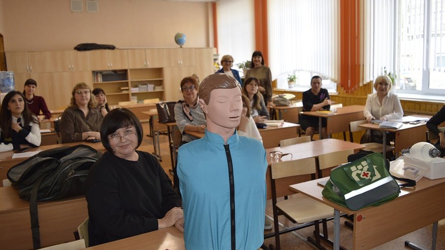 Главная картинка новости: Медработники Воронежской области обучают в школьных учителей первой помощи