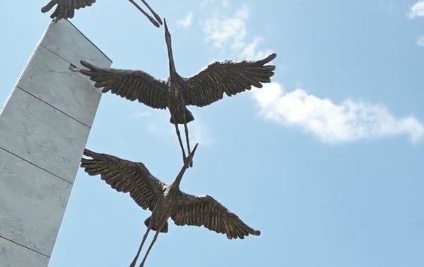 В ноябре 2023 года в Репьевском районе установили композицию «Журавли»