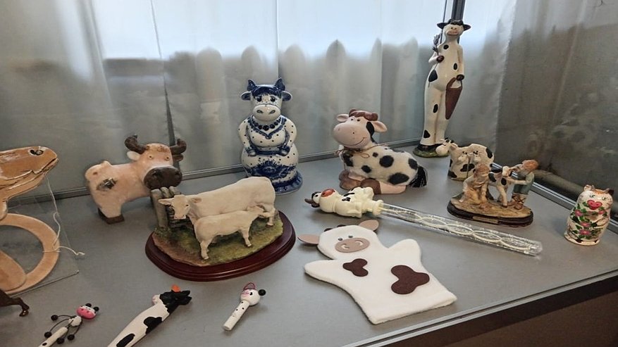 Главная картинка новости: Более 30 тысяч миниатюр коров и быков представили в воронежском музее Дурова
