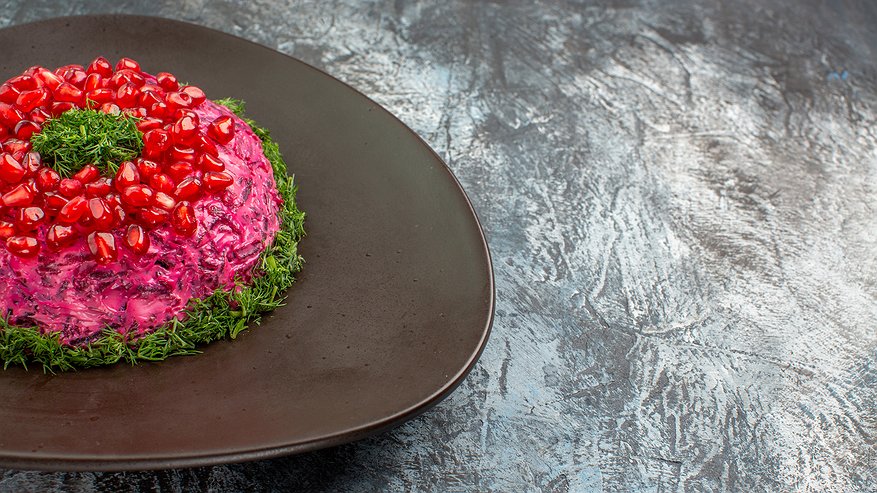 Главная картинка новости: Улучшаем классику: селедка под шубой с дополнительным слоем