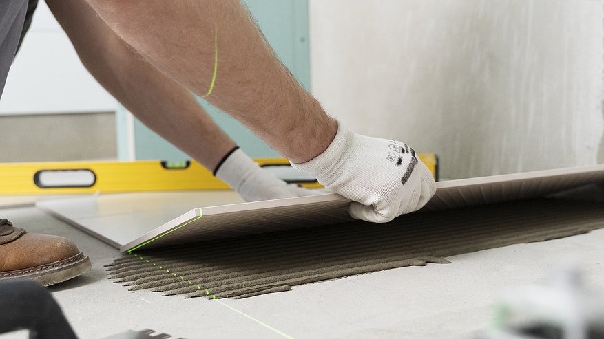 Главная картинка новости: Идеальная ванная без швов: зачем переходят на крупный керамогранит вместо плитки