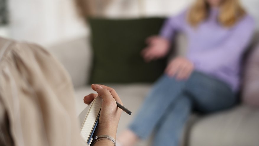 Главная картинка новости: Повторяйте 3 простых слова в сложных ситуациях: злые люди будут обходить вас стороной - запомните  раз и навсегда