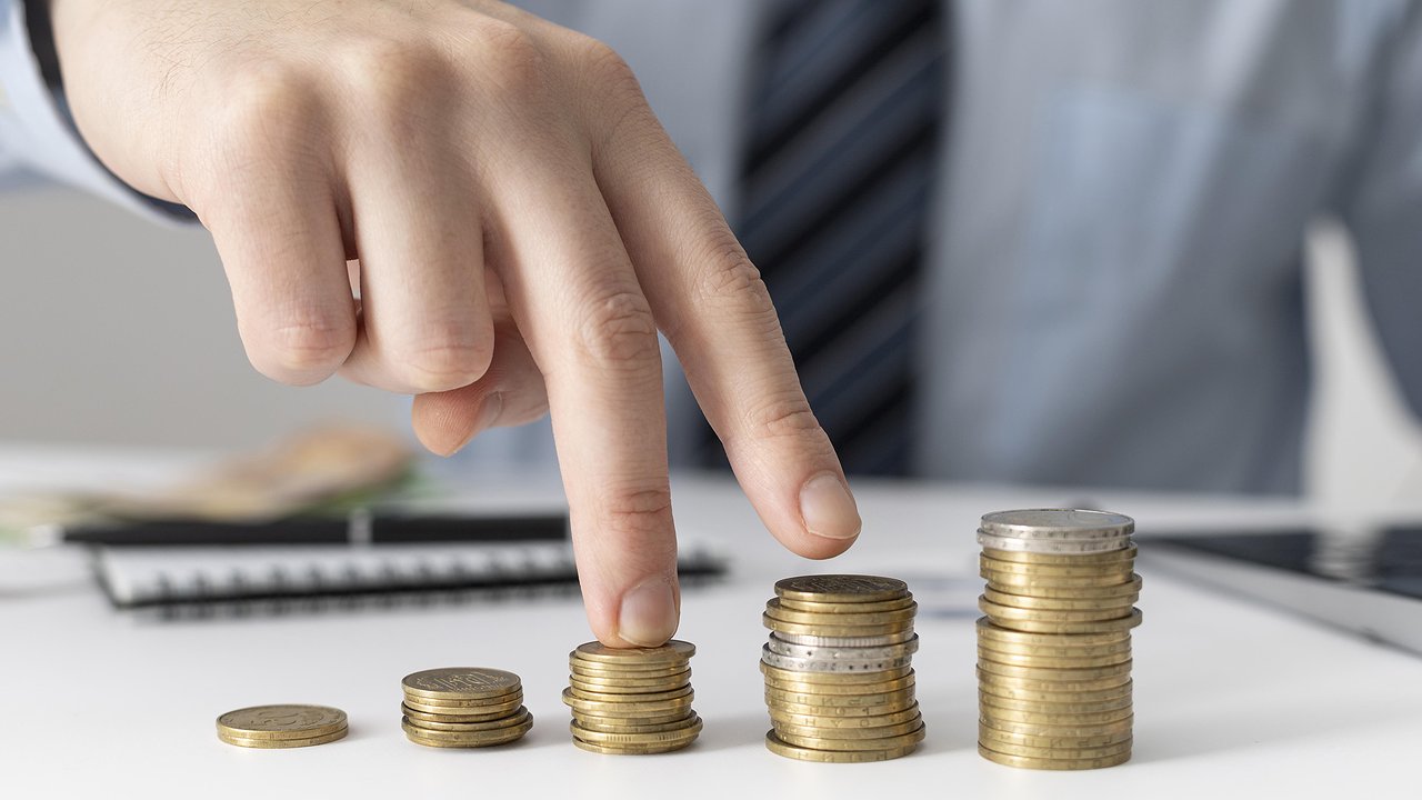 Главная картинка новости: Ждите двойных выплат в декабре: кому и когда придут пенсии и пособия на детей до Нового года