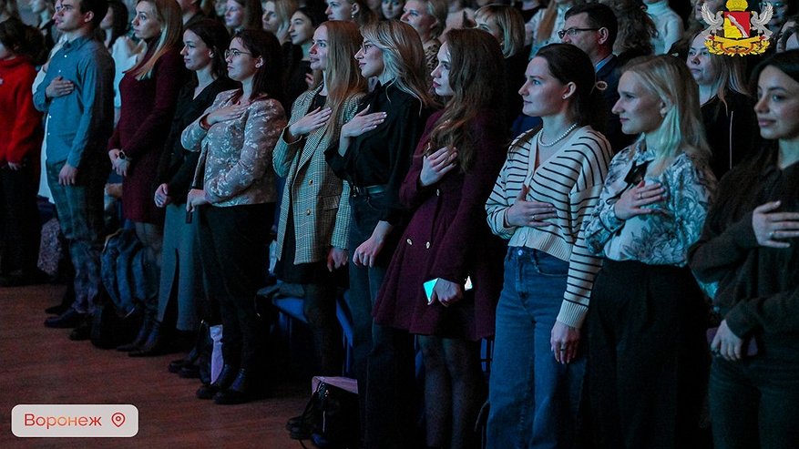 Главная картинка новости: В Воронеже почти 600 студентов-медиков приняли торжественную клятву врача