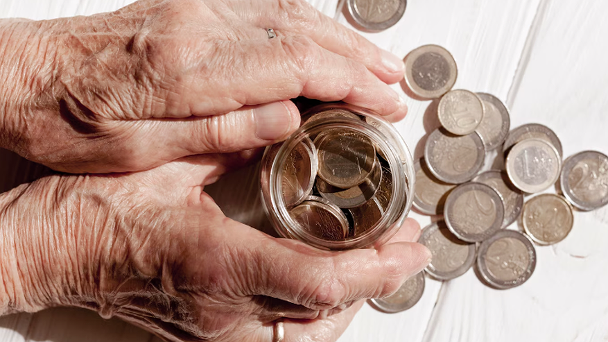 Главная картинка новости: График индексации пенсий на 2026 год утвержден: рассказываем, что ждать уже в январе, а что в апреле