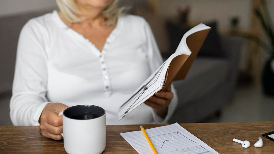 Главная картинка новости: Кому повысят пенсию в 2026 году сверх обычной индексации - эксперт честно рассказал о скрытых надбавках