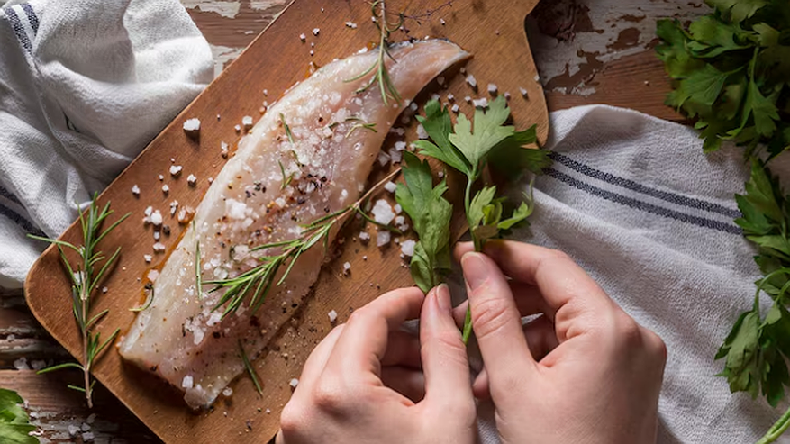 Главная картинка новости: Секрет идеальной соленой горбуши: почему после заморозки она расползается и как этого избежать при засолке