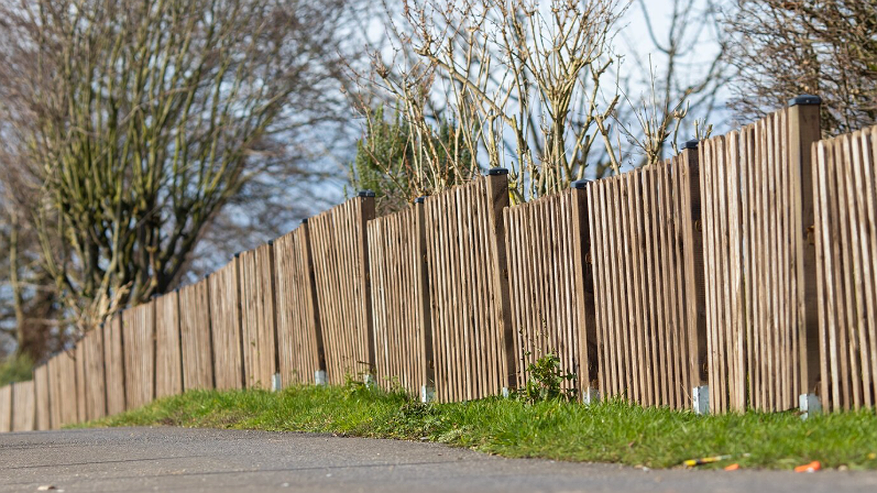 Главная картинка новости: Как наши деды ставили столбы, которые не гниют и служат до сих пор - секрет забора на 100 лет