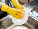 Почему нельзя мыть посуду в гостях - запомните раз и навсегда