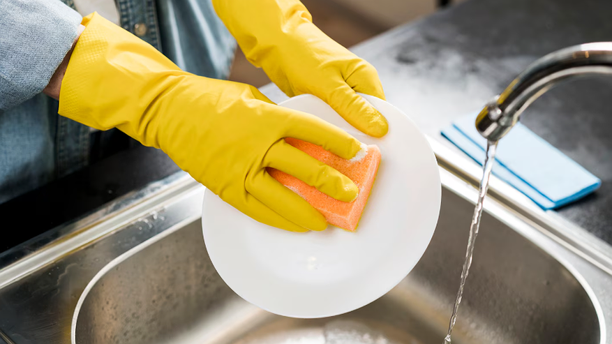 Главная картинка новости: Почему нельзя мыть посуду в гостях - запомните раз и навсегда