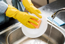 Миниатюра новости: Почему нельзя мыть посуду в гостях - запомните раз и навсегда