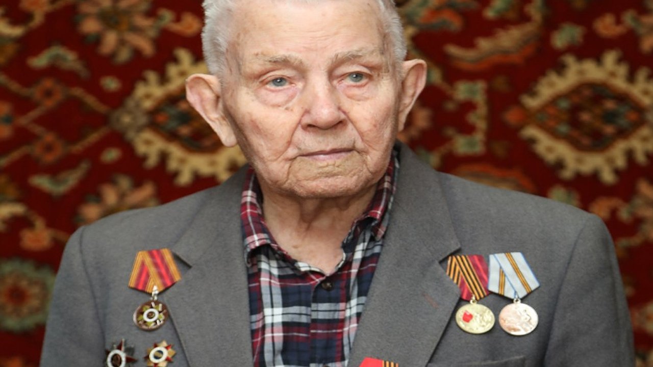 Главная картинка новости: Почётный гражданин Воронежа Николай Акулов отмечает 98-летие