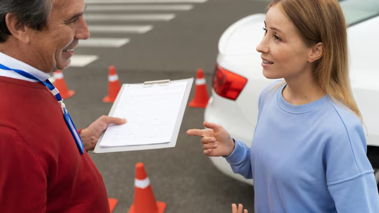 Главная картинка новости: Инспектор ГИБДД требует предъявить аптечку: что делать и как отвечать правильно, чтобы не оштрафовали