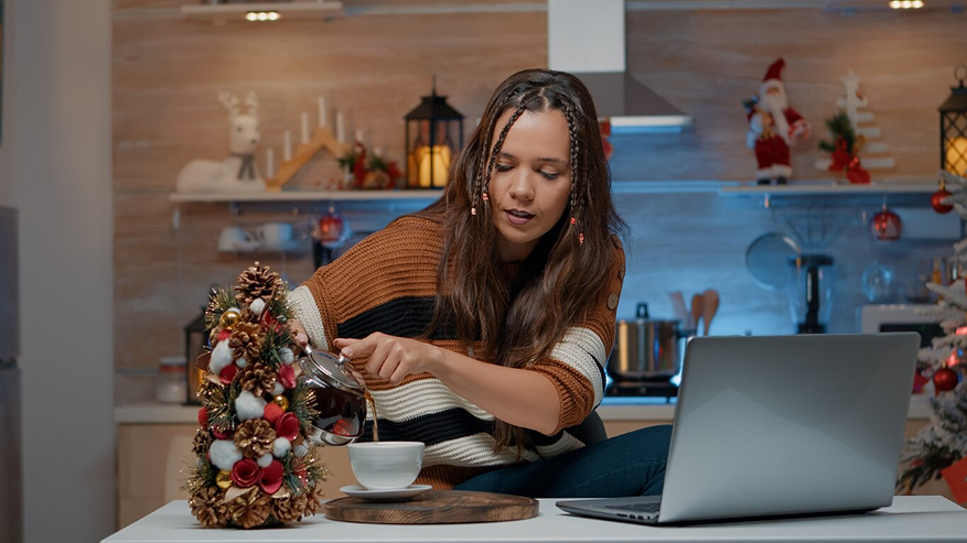 Главная картинка новости: 30 практик для другого декабря: что делать каждый день, чтобы встретить новый год иным человеком