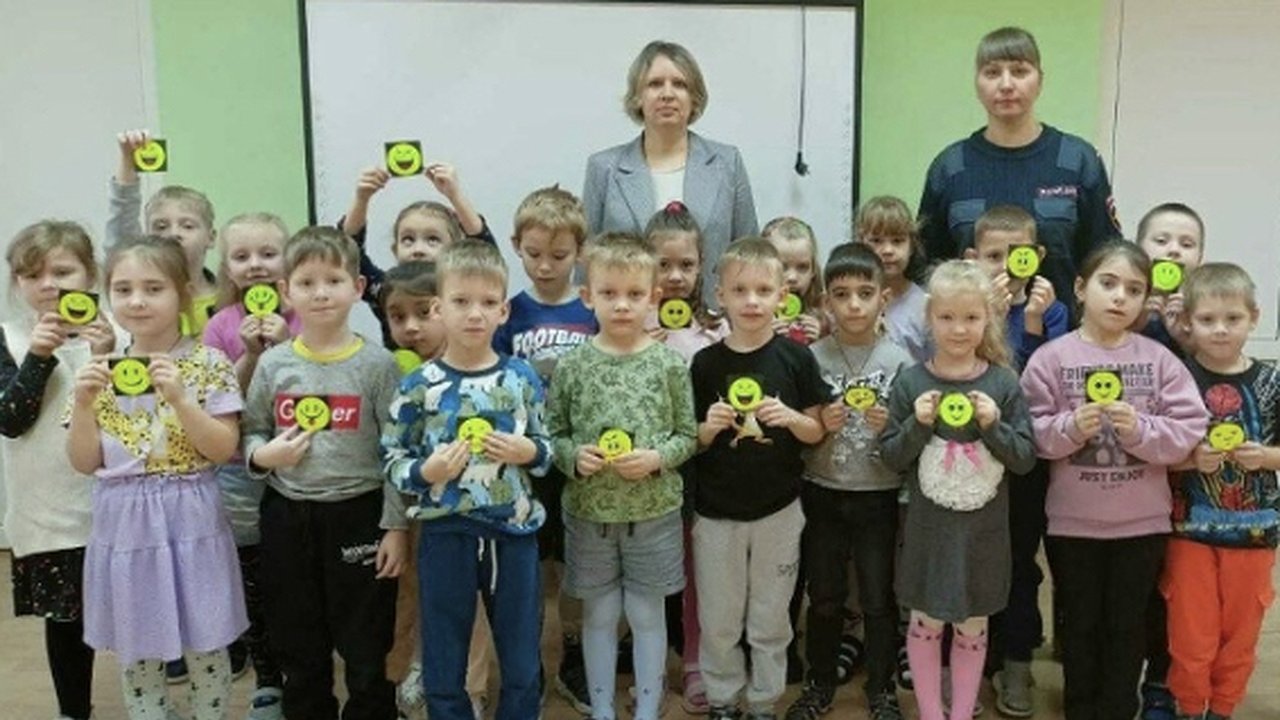 Главная картинка новости: В Борисоглебске прошла акция по дорожной безопасности «Засветись»