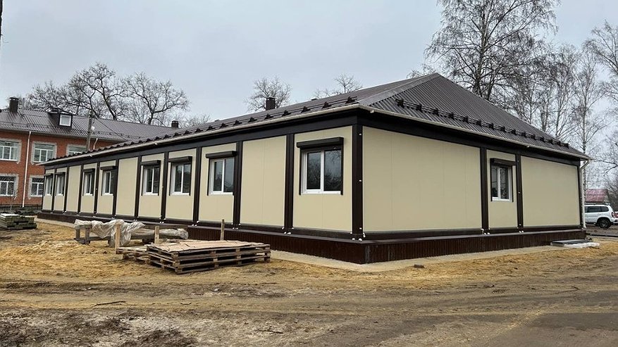 Главная картинка новости: В Ольховатской районной больнице строят новую модульную женскую консультацию