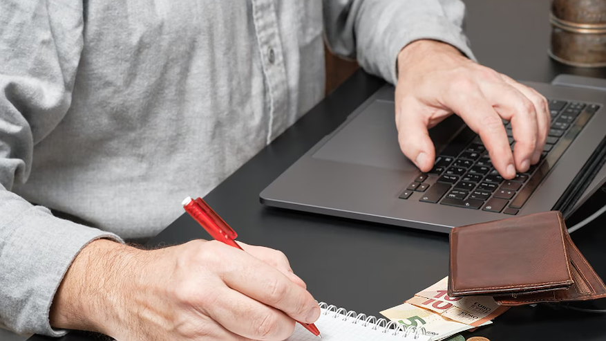 Главная картинка новости: Названы два основных условия для начисления 13-й зарплаты: адвокат поделился, как ее получить