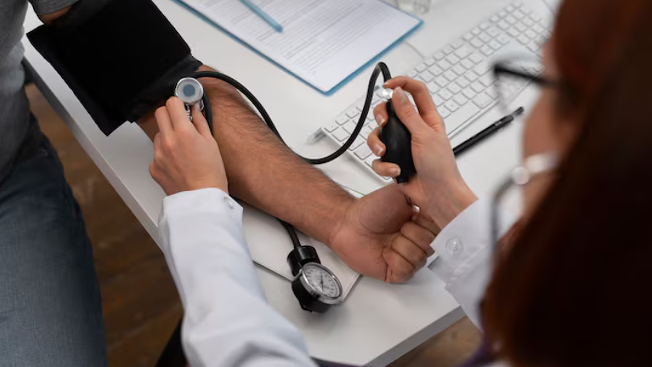 Главная картинка новости: Что изменится в вашей диспансеризации с 2026 года: не только анализы, но и выезд на дом для маломобильных