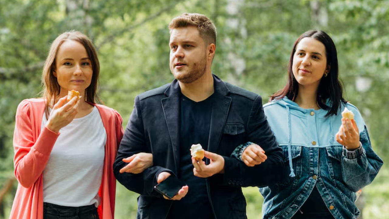 Главная картинка новости: Мы не встречаем людей случайно: 6 типов знакомых, которые даны нам судьбой