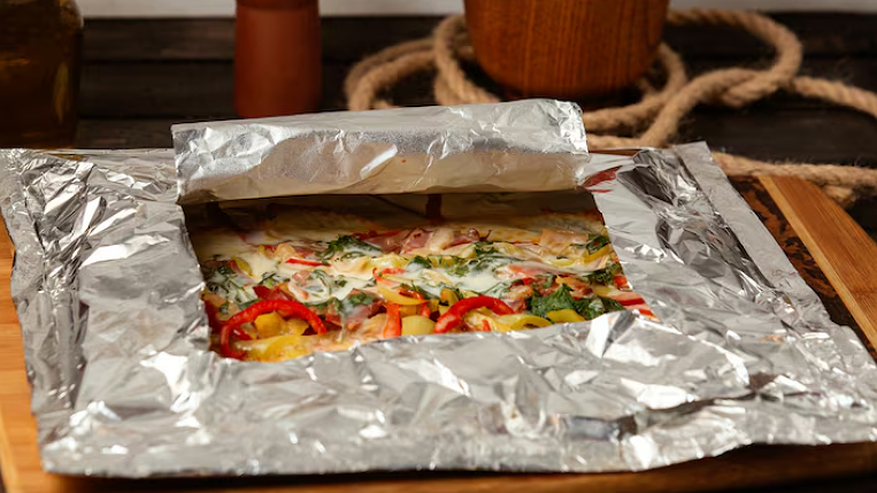 Главная картинка новости: Правда, которую не рассказывают на рулоне: почему сторона фольги для запекания не имеет значения – запомните на всю жизнь