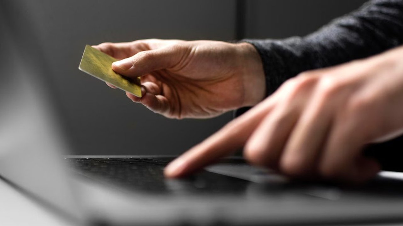 Главная картинка новости: Мошенники выманили у доцента из Воронежской области свыше двух миллионов рублей