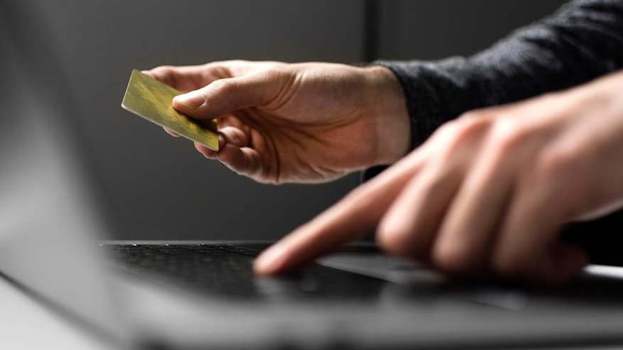 Главная картинка новости: Мошенники выманили у доцента из Воронежской области свыше двух миллионов рублей