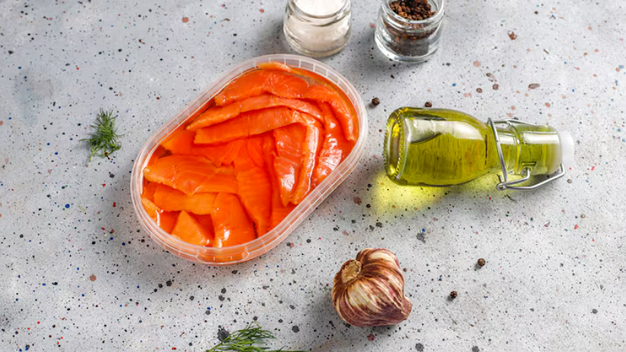 Главная картинка новости: Как засолить красную рыбу к Новому году: ошибки, из-за которых она становится рыхлой