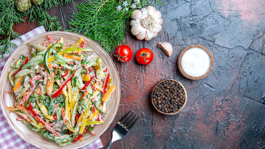 Главная картинка новости: Забудьте про скучные салаты:  как собрать новогодний стол, который запомнят