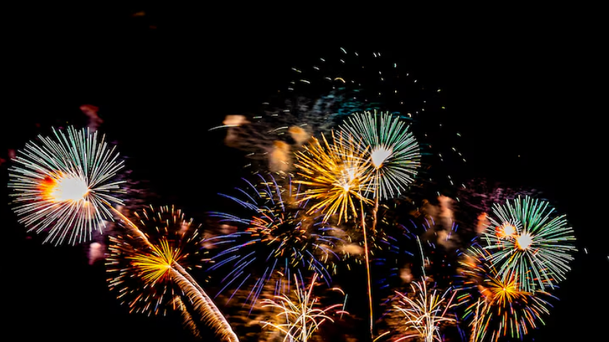 Главная картинка новости: Запрет проигнорировали: воронежцы встретили 2026-й с фейерверками, несмотря на режим опасности
