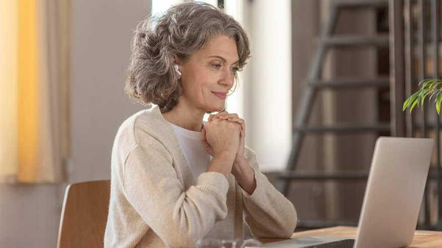 Главная картинка новости: Пенсионное удостоверение в телефоне: как QR-код меняет правила для старшего поколения