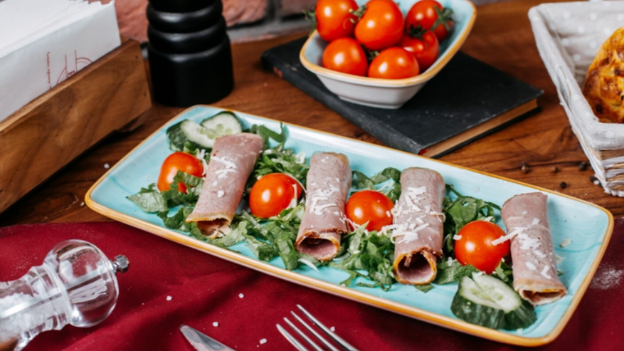 Главная картинка новости: Закуски, которые выглядят как в ресторане: готовим из доступных продуктов