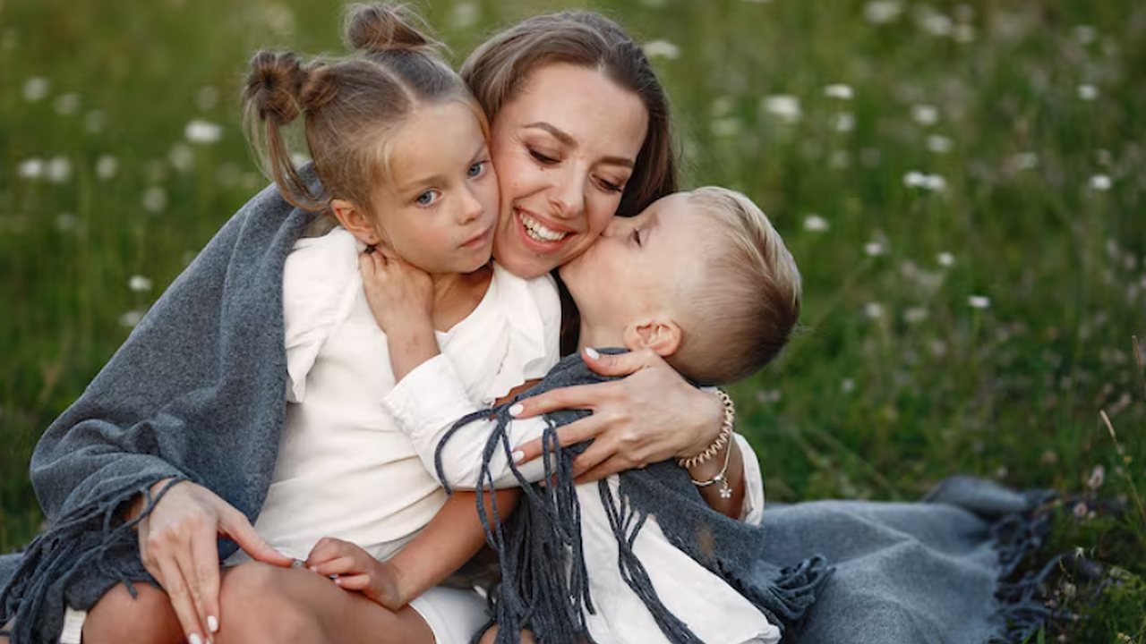 Главная картинка новости: Новый закон изменил пенсионный стаж для многодетных мам. Что делать, чтобы получить больше?