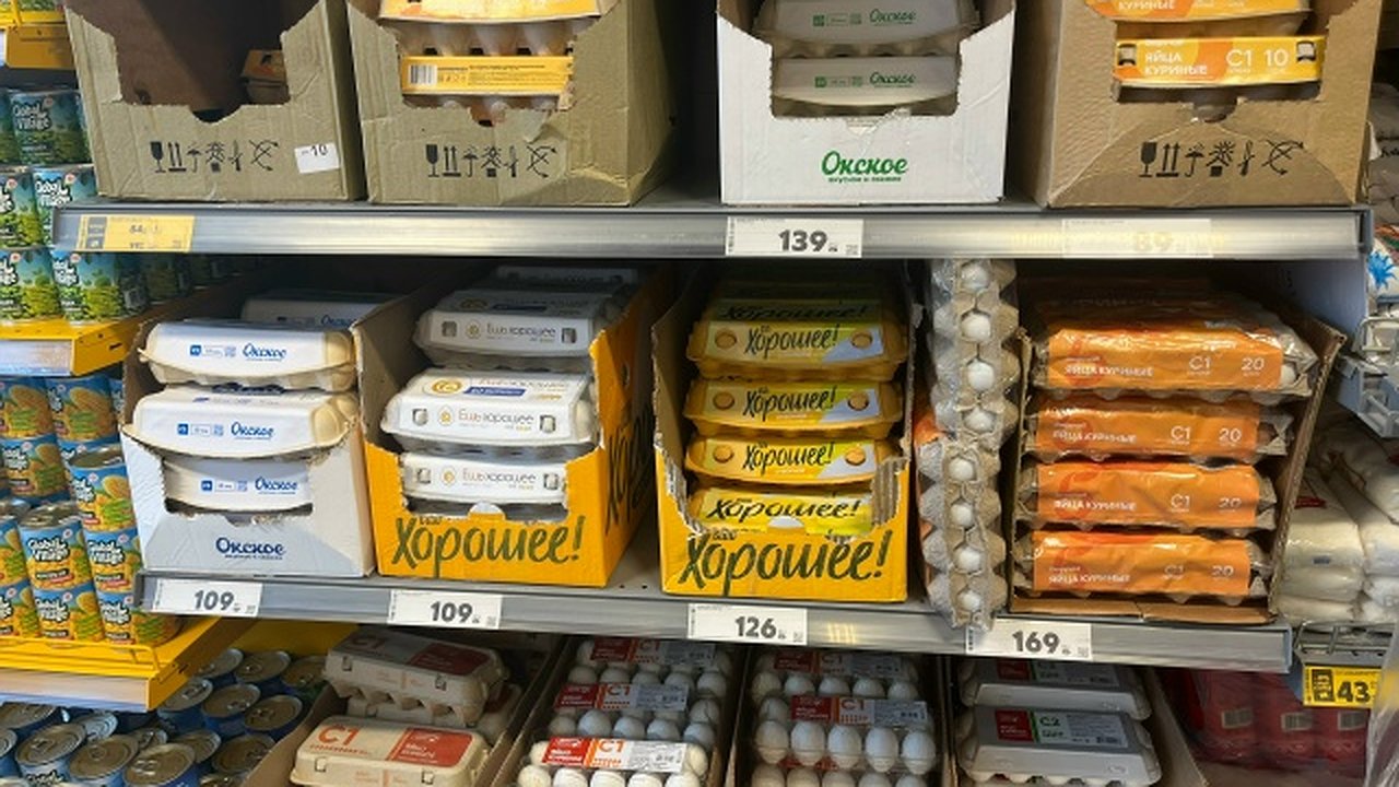 Главная картинка новости: Я купил самые дешевые яйца в «Чижике». Вот что оказалось в коробке