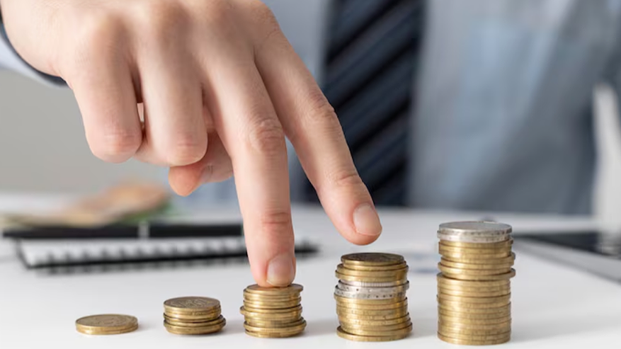 Главная картинка новости: Как на самом деле считают зарплату за длинные январские каникулы: кому заплатят за праздники, а кому — только за работу?