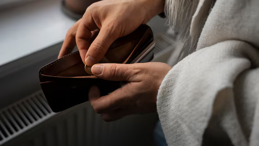 Главная картинка новости: В Госдуме предлагают серьезно увеличить выплаты пенсионерам старше 80 лет: надбавка для ухода до прожиточного минимума